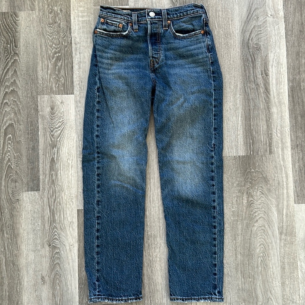 Levi’s Wedgie jeans in size 24